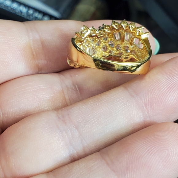 Large CZ ring size 9. In like new condition. Set in solid sterling silver with a - Picture 5 of 9